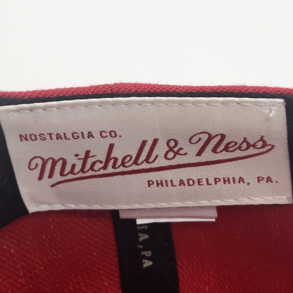 Bulls Snapback Hat - Picture 3 of 4